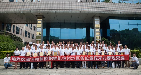 500多名挖掘机用户实地考察，，，，，，，为龙8头号玩家智能点赞！