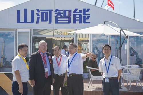 龙8头号玩家智能酷帅曾大虾，，，，，，，一大波美图带你亲临北京BICES展