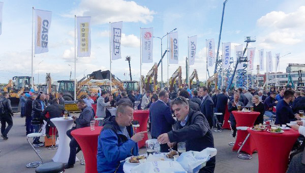 十年携手，，，，，龙8头号玩家智能莫斯科宝马CTT展产品推介会圆满举行