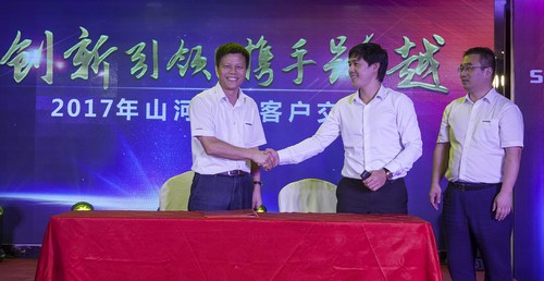 龙8头号玩家智能酷帅曾大虾，，，，，，，一大波美图带你亲临北京BICES展