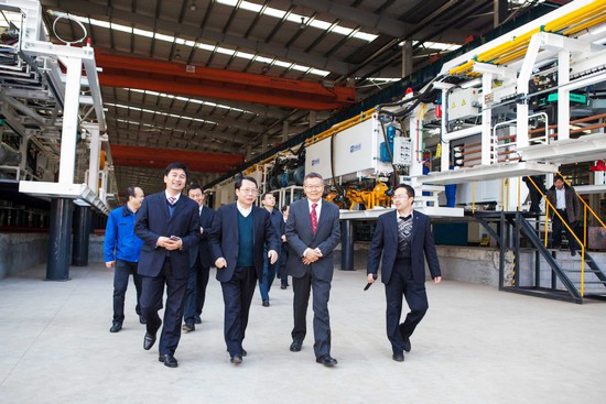 首台盾构机盛大下线，，，，，，，，中铁龙8头号玩家诠释“长沙速率”