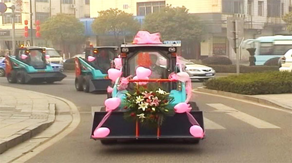 谁说机械都酷寒？？？？？这款会舞蹈的滑移显着就是热情旷达的！