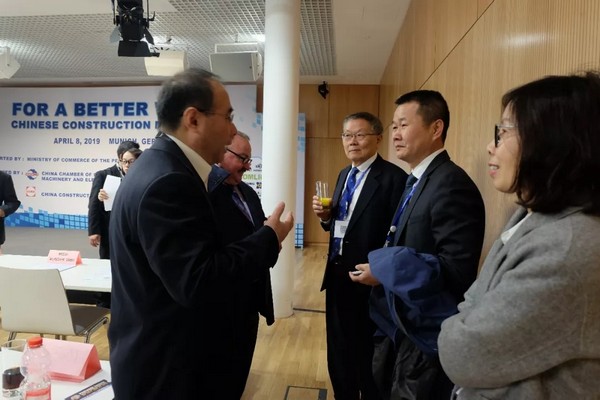 “三个率先”展示龙8头号玩家挖掘机欧洲生长历程