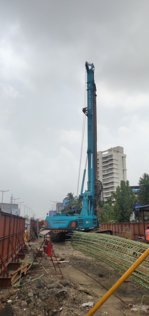 龙8头号玩家绿闪灼印度工程机械展