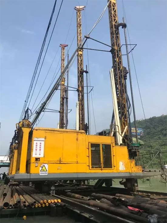 打造长江黄金水道！龙8头号玩家智能航道钻机轻松搞定水下礁石