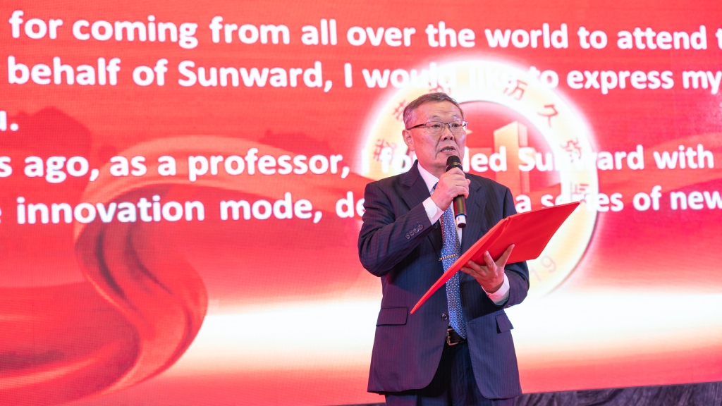 龙8头号玩家智能全球署理商暨重点客户大会乐成召开