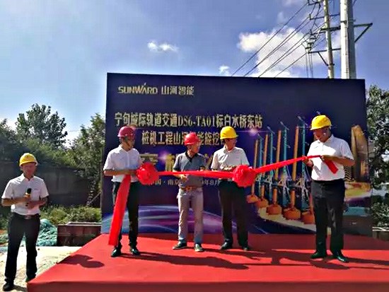 把“朋侪圈”“搬”到现。。。。。，，，，，，交机“玩出”新创意!