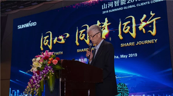 千人客户交流会，，，，，，10.5亿订单！龙8头号玩家智能二十年生长新奔腾