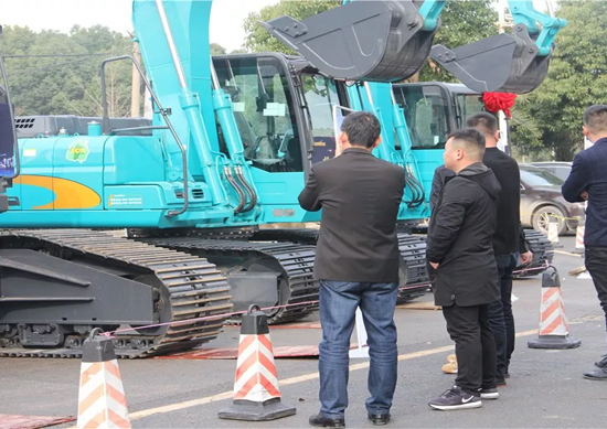 同心同梦，，，，，龙8头号玩家智能全球客户交流会武汉站盛大举行