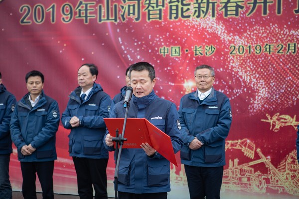 新春开门红！龙8头号玩家智能1.2亿订单火爆发车