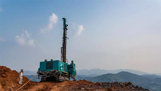 一台顶三台 龙8头号玩家智能潜孔钻机真好用