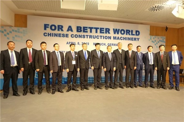 “三个率先”展示龙8头号玩家挖掘机欧洲生长历程