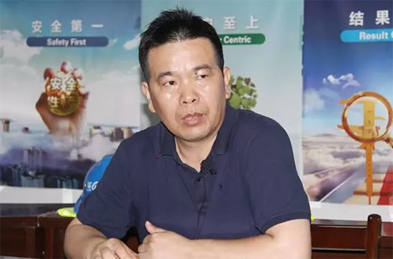 15年3万小时！龙8头号玩家智能元老级潜孔钻机“雄风”依旧