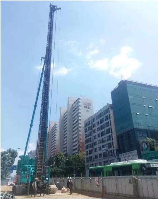 国产的自满！龙8头号玩家智能SWCH600-125M全液压履带桩架