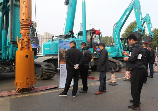 同心同梦，，，，，龙8头号玩家智能全球客户交流会武汉站盛大举行