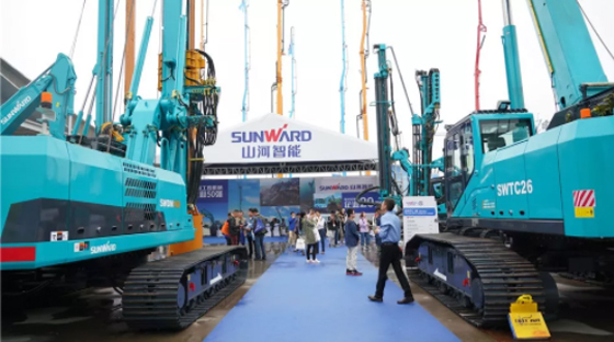 超强阵容尽显立异效果！龙8头号玩家智能闪灼长沙工程机械展