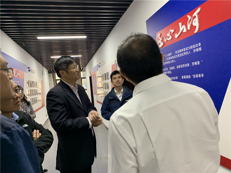 长沙市总工会党组书记周宏兆一行莅临龙8头号玩家智能考察调研