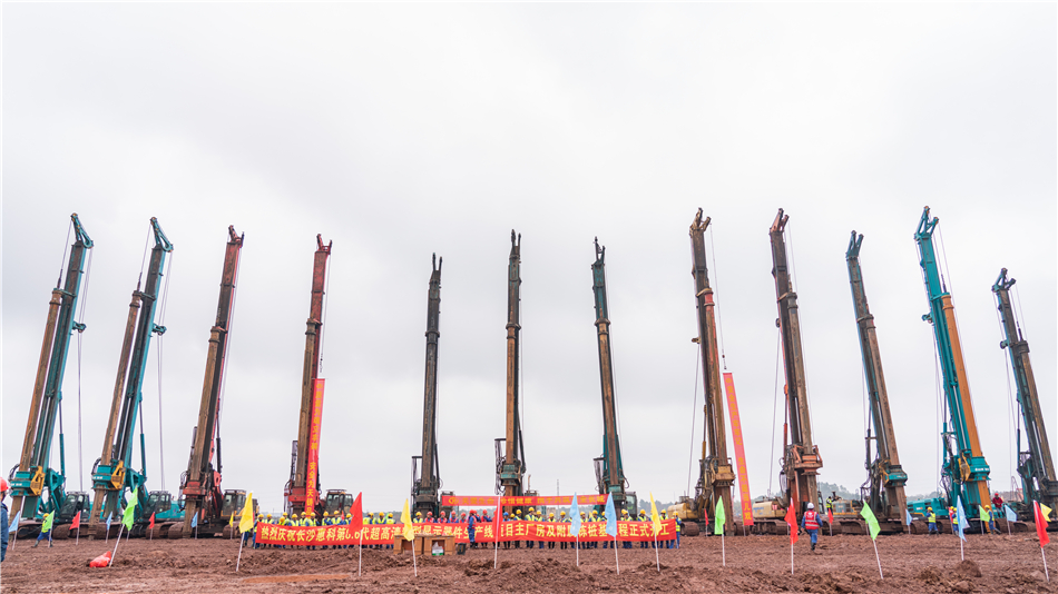 龙8头号玩家旋挖开挖全球首条8.6代OLED面板生产线主厂房第一桩