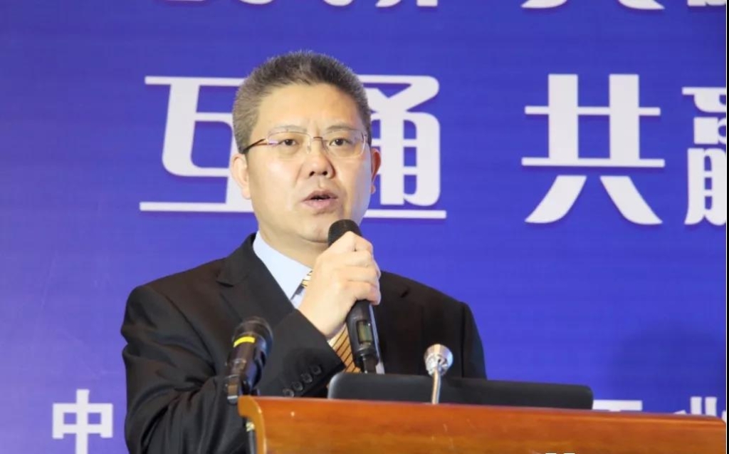 “互通与共赢”，，，，，，，，龙8头号玩家智能朱建新受邀出席高端对话