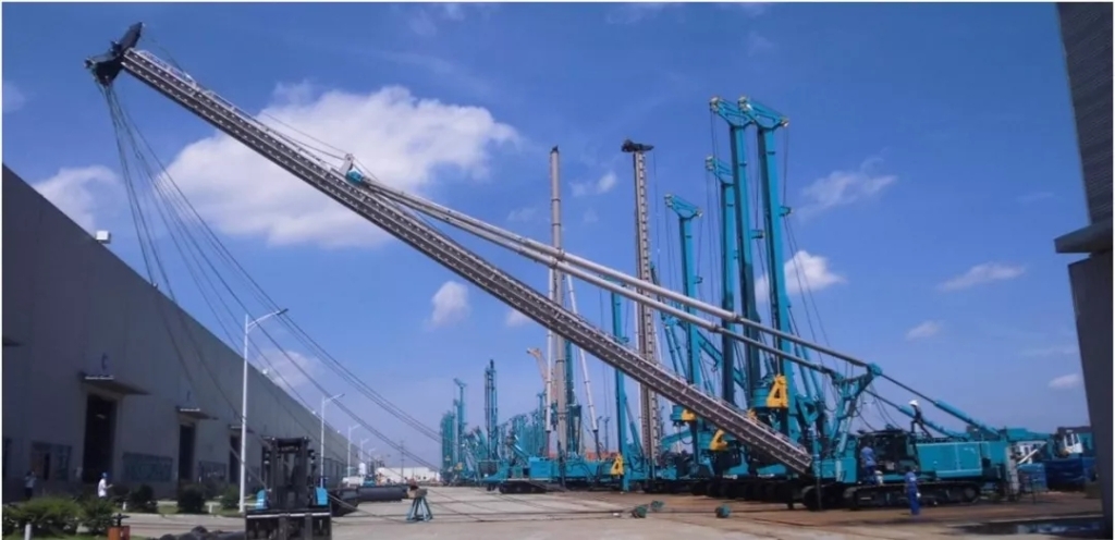 国产的自满！龙8头号玩家智能SWCH600-125M全液压履带桩架