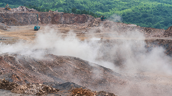 15年3万小时！龙8头号玩家智能元老级潜孔钻机“雄风”依旧
