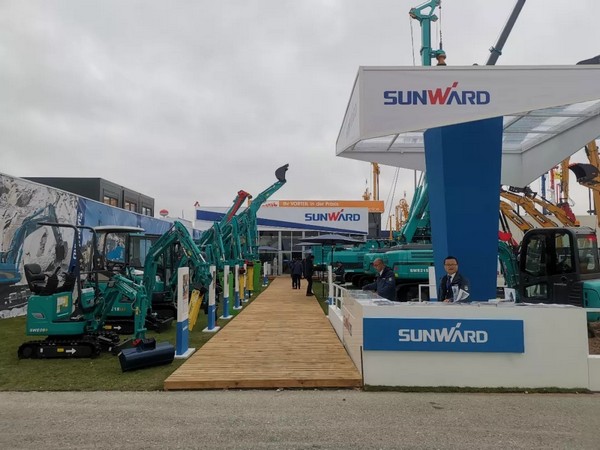 向天下展示中国“智造”魅力，，，，，，龙8头号玩家智能携立异阵容闪灼德国宝马展