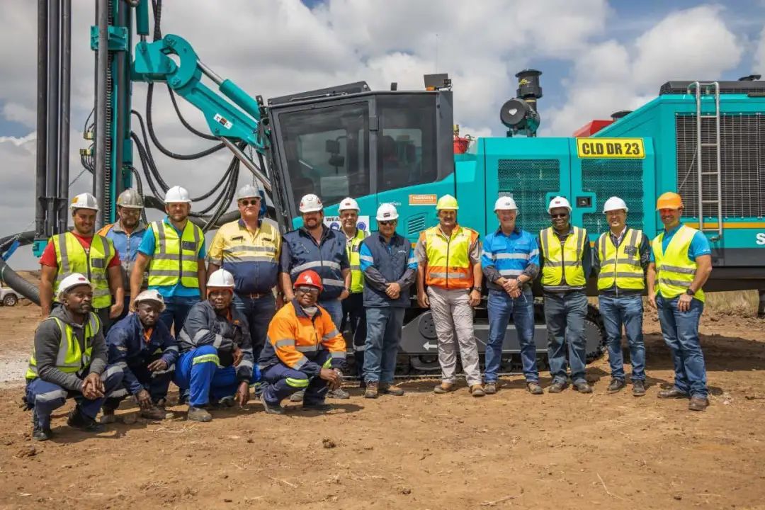 战疫情--龙8头号玩家智能南非凿岩装备推介会乐成举行