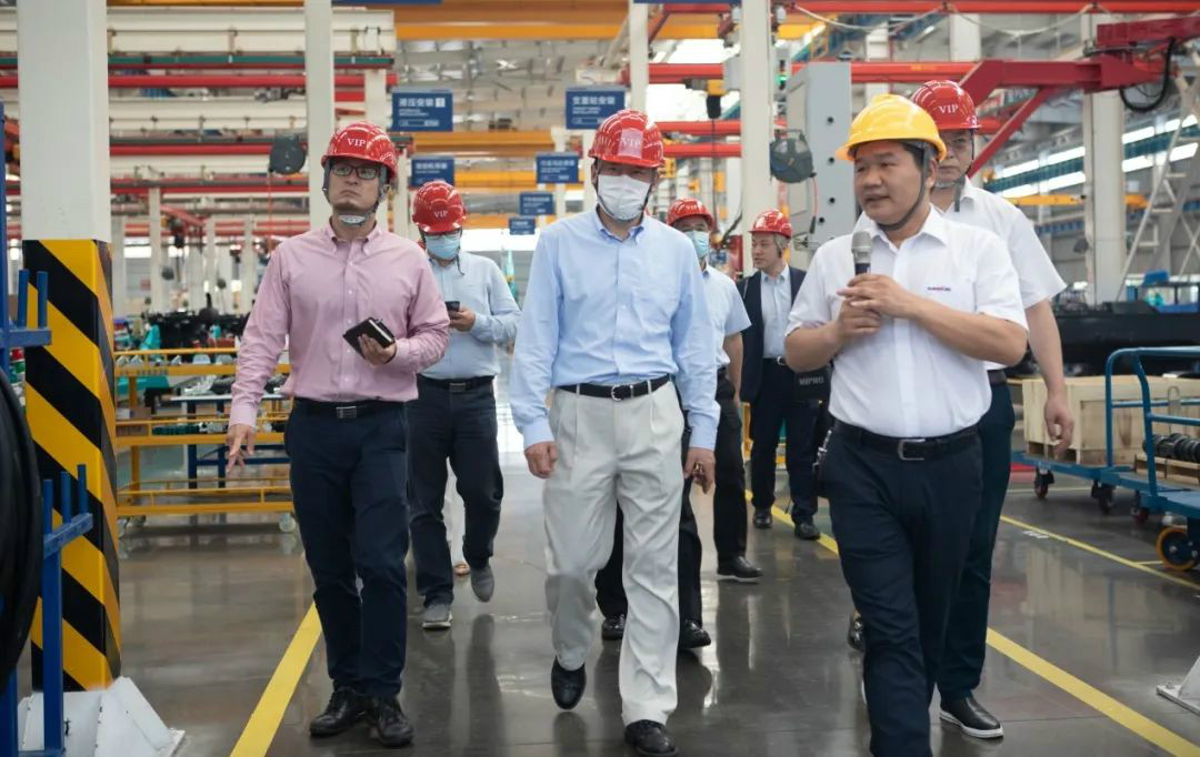 中国金茂高级副总裁张辉率团考察龙8头号玩家智能