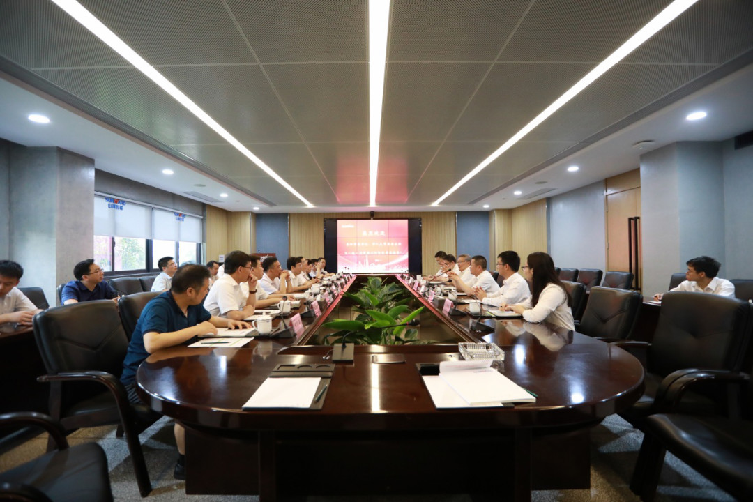 岳阳市委书记王一鸥带队调研龙8头号玩家智能