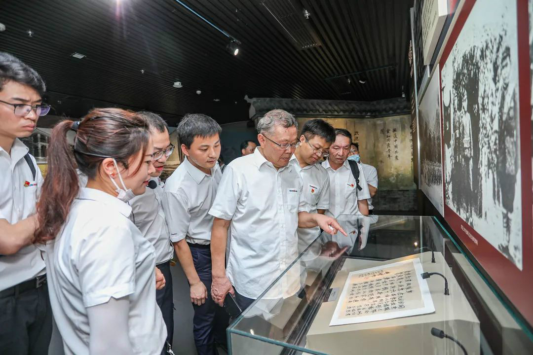 公正正直出清风正气，，，，，清廉自律塑优异形象——龙8头号玩家智能开展中高层干部清廉教育活动