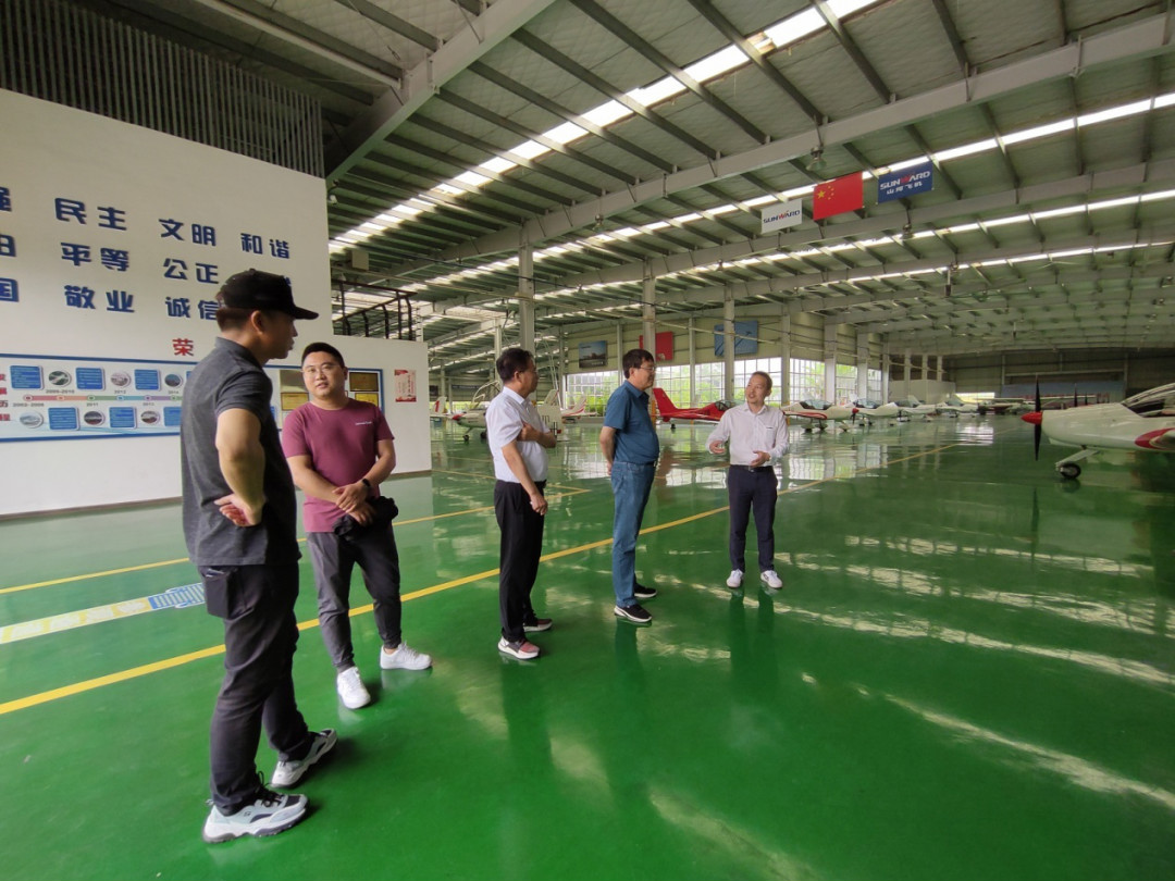 呼伦贝尔城投集团董事长柴冠辉率团考察龙8头号玩家科技