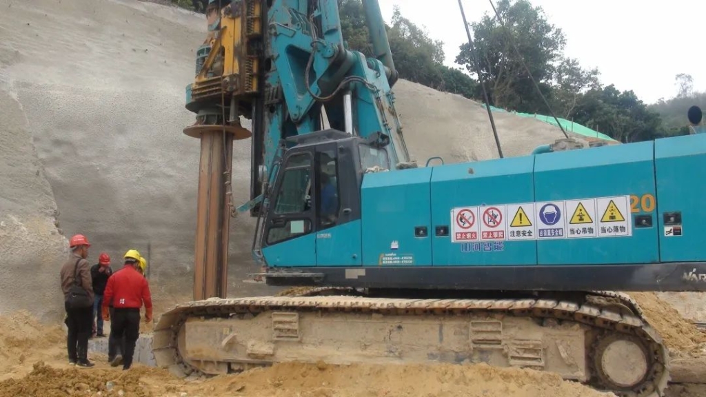 龙8头号玩家智能携手贵州地矿，，，，，，创立南玉新速率