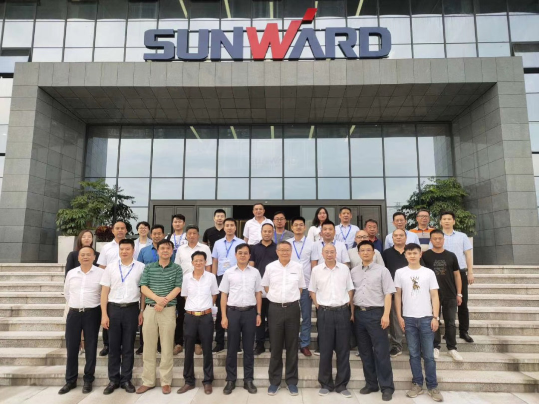 省工程机械工业与铸造工业相助对接会在龙8头号玩家智能举行