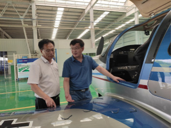 呼伦贝尔城投集团董事长柴冠辉率团考察龙8头号玩家科技