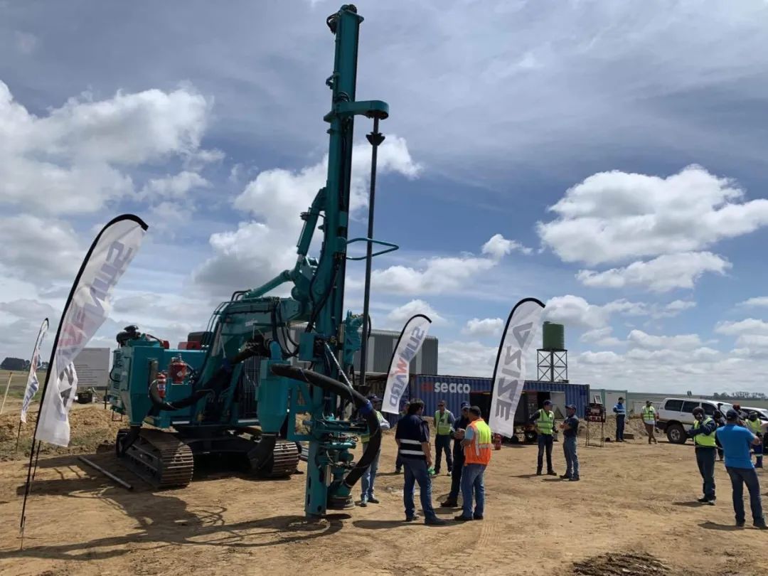 战疫情--龙8头号玩家智能南非凿岩装备推介会乐成举行