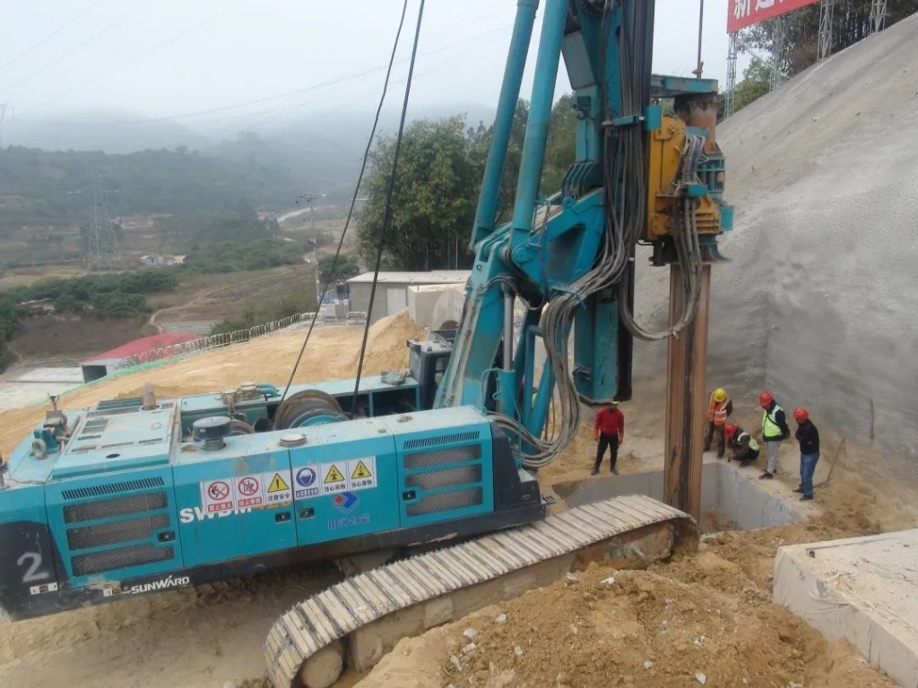 龙8头号玩家智能携手贵州地矿，，，，，，创立南玉新速率