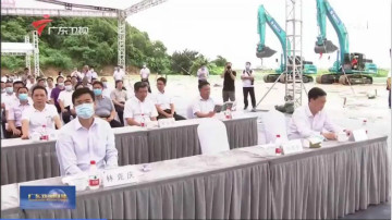 大湾区又一跨海“大桥”开工，，，，，龙8头号玩家智能挖掘机“秀”美现场