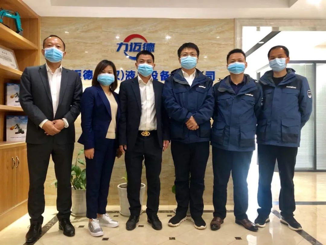 武汉加油！龙8头号玩家智能武汉传关爱