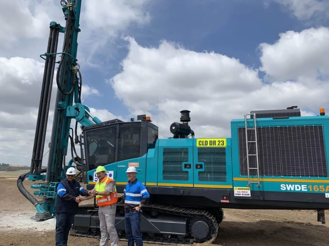 战疫情--龙8头号玩家智能南非凿岩装备推介会乐成举行