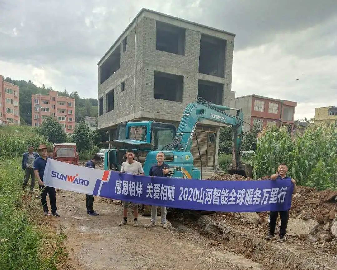 感恩相伴 关爱相随——龙8头号玩家智能效劳万里行走进豫鲁黔