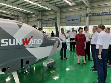 省委常委、统战部部长黄兰香考察调研龙8头号玩家科技