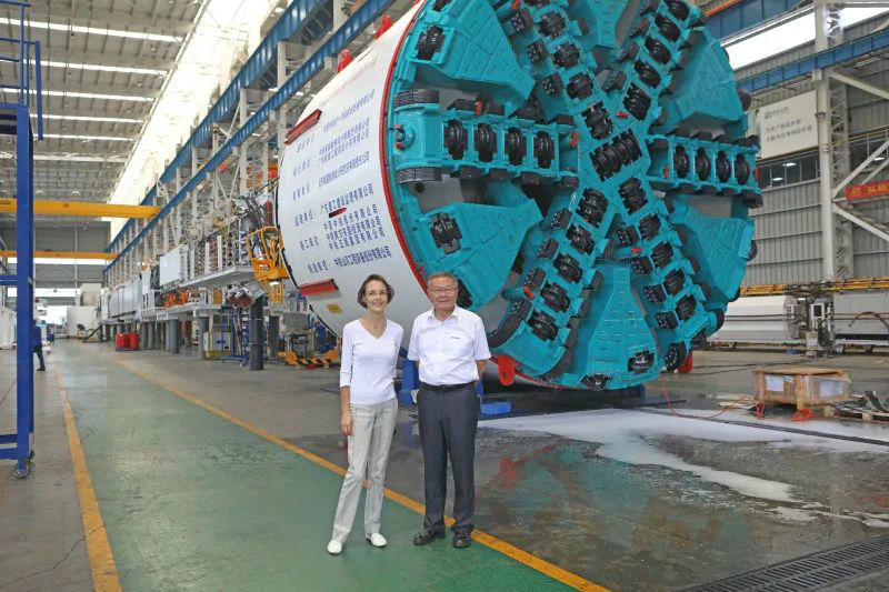 比利时商务领事到访龙8头号玩家智能