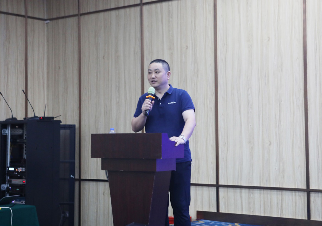 以强执行力聚焦基础能力建设 向挖掘机万台俱乐部迈进——龙8头号玩家智能2020年挖掘机经销商半年度聚会圆满召