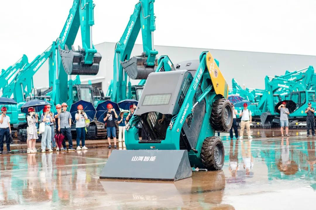 龙8头号玩家智能数字化出海升级暨联合阿里巴巴国际站线上直播活动圆满举行