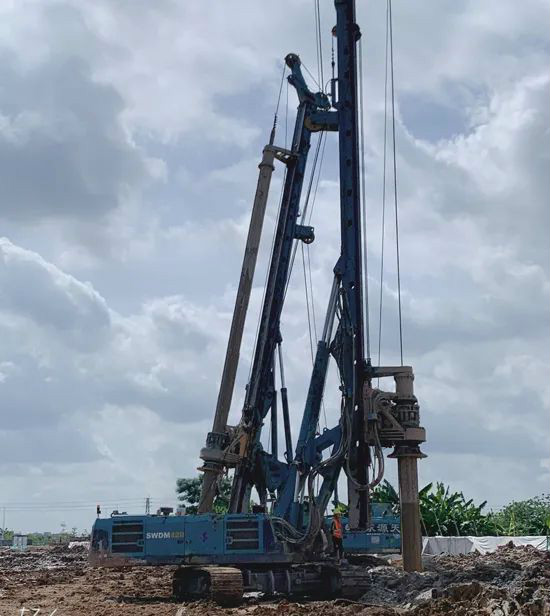 从事基础施工32年的老行家为龙8头号玩家智能旋挖钻机代言