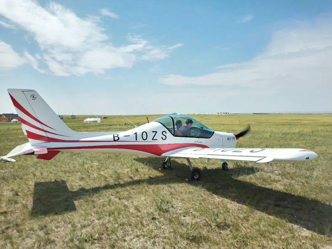 龙8头号玩家“阿若拉”飞机遨游呼伦贝尔大草原