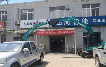 感恩相伴 关爱相随 ——江西龙8头号玩家效劳万里行