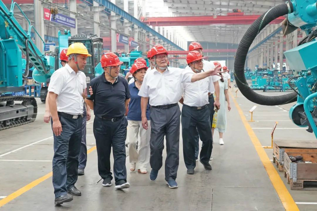 省人大常委会党组副书记、副主任王柯敏调研龙8头号玩家智能