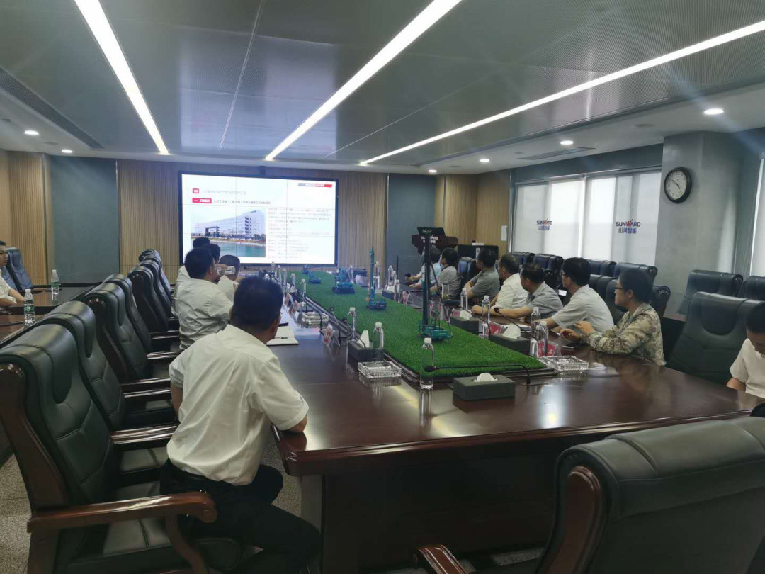 省人大常委会副主任杨维刚调研龙8头号玩家智能