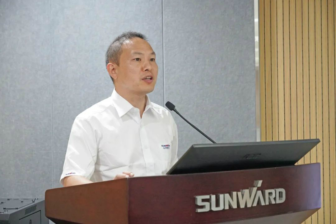 省人大常委会党组副书记、副主任王柯敏调研龙8头号玩家智能